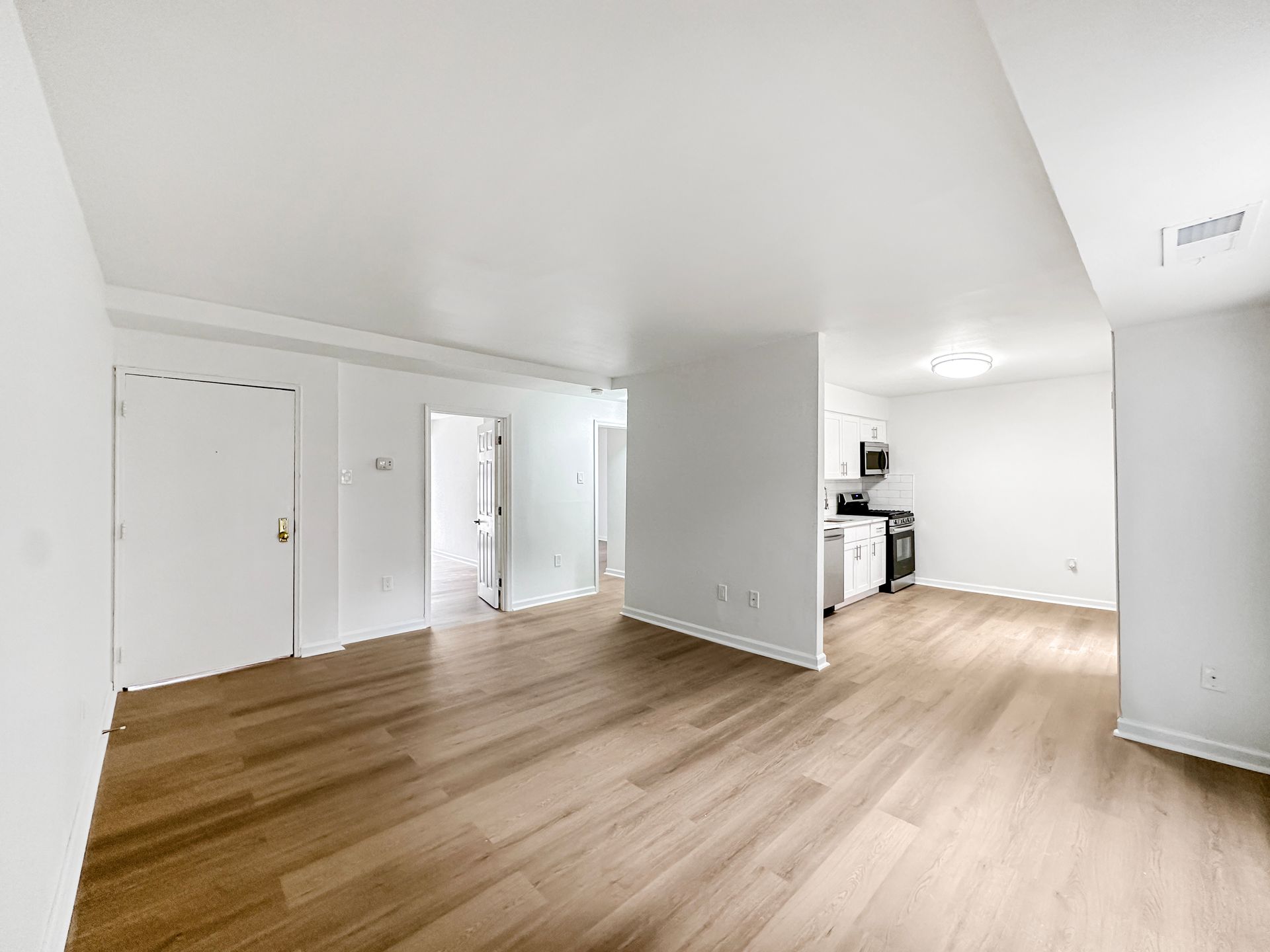 Interior photo 32